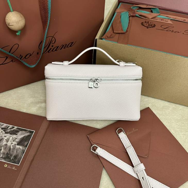 Picture of Loro Piana Handbags _SKUfw174128599fw